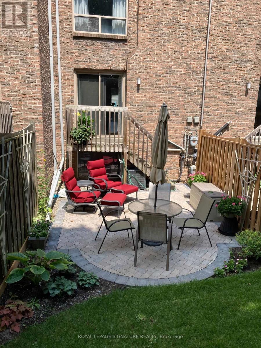 74 DUTCH MYRTLE WAY Image 38