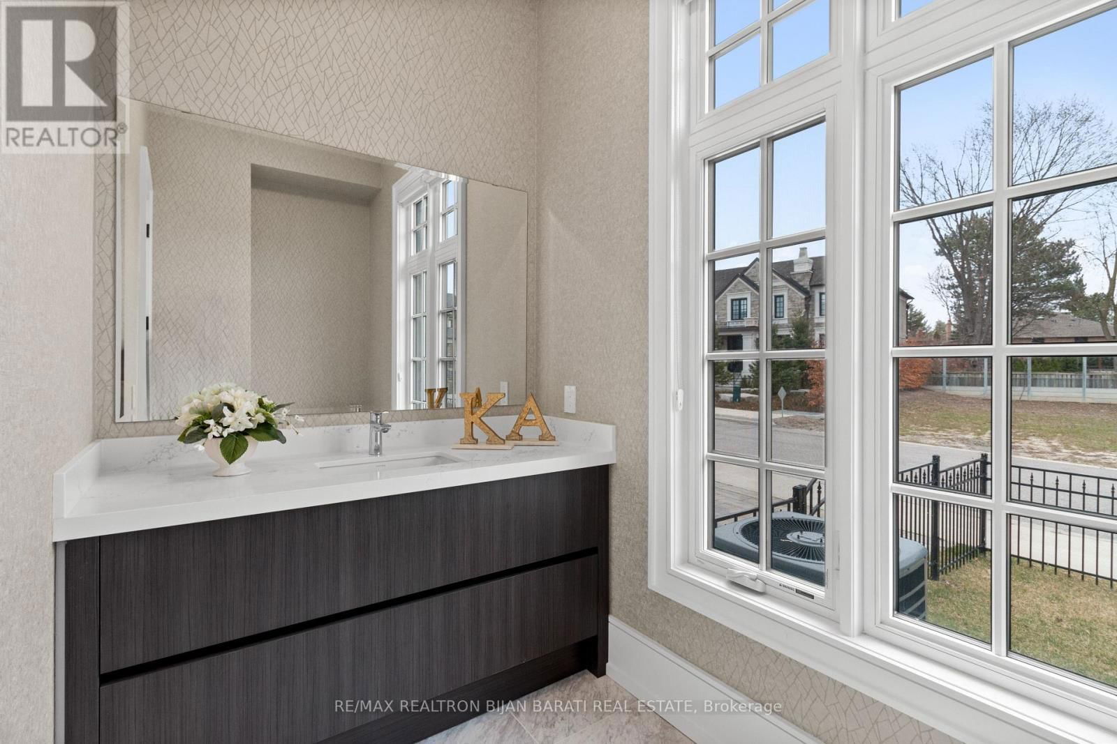 29 BALLYCONNOR COURT Image 22