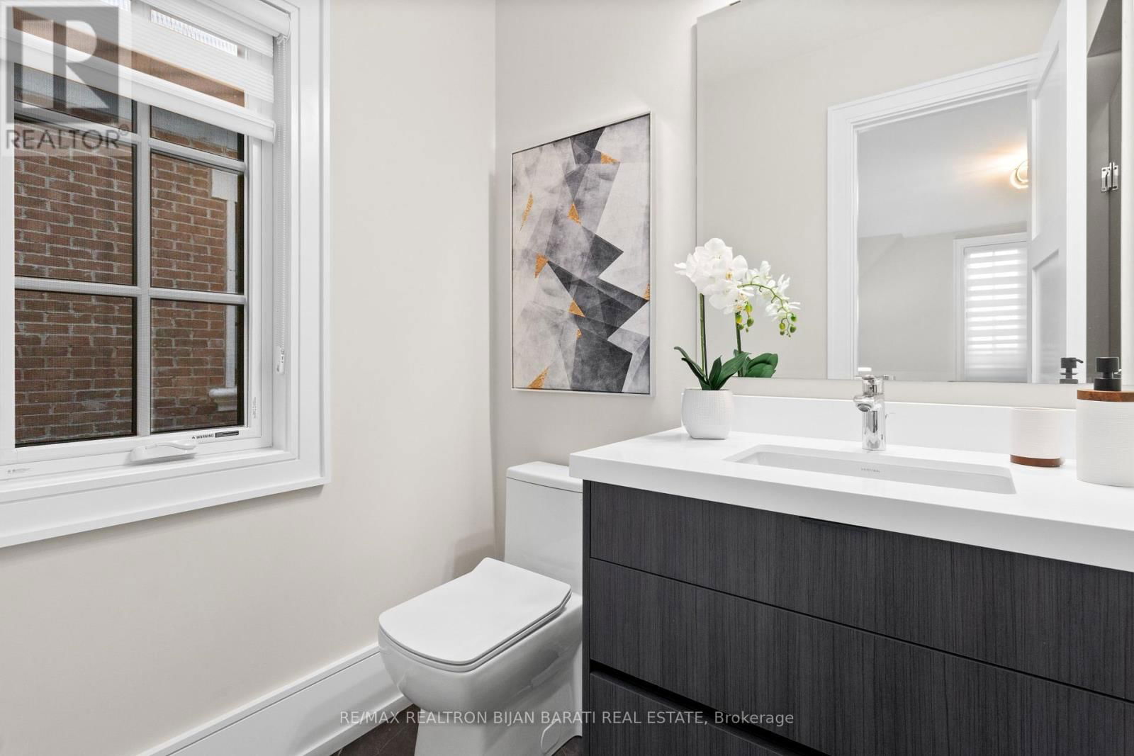29 BALLYCONNOR COURT Image 33