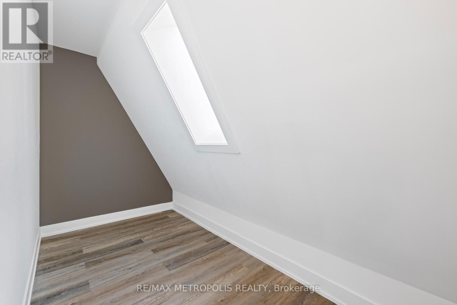 Upper-A - 449 LANSDOWNE AVENUE Image 15
