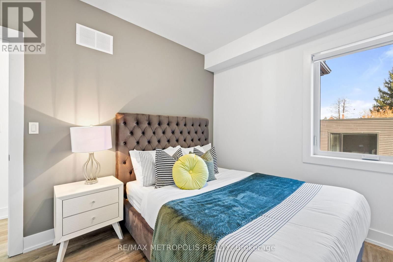 Upper-A - 449 LANSDOWNE AVENUE Image 18