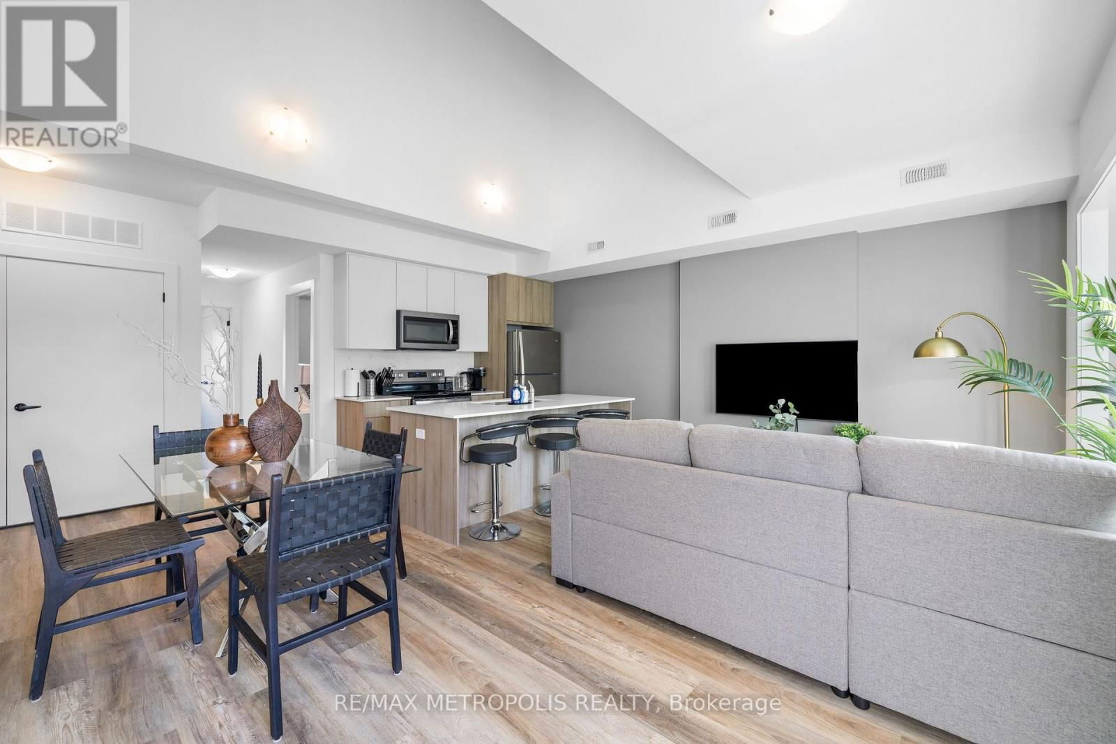 Upper-A - 449 LANSDOWNE AVENUE Image 2