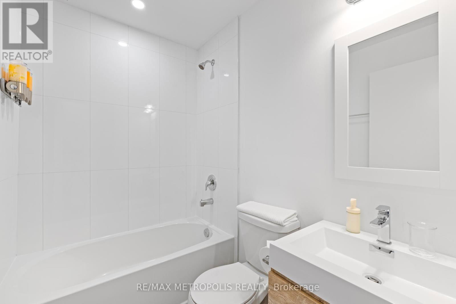 Upper-A - 449 LANSDOWNE AVENUE Image 21