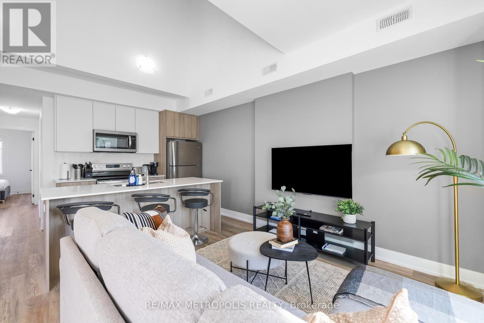 Upper-A - 449 LANSDOWNE AVENUE Image 3