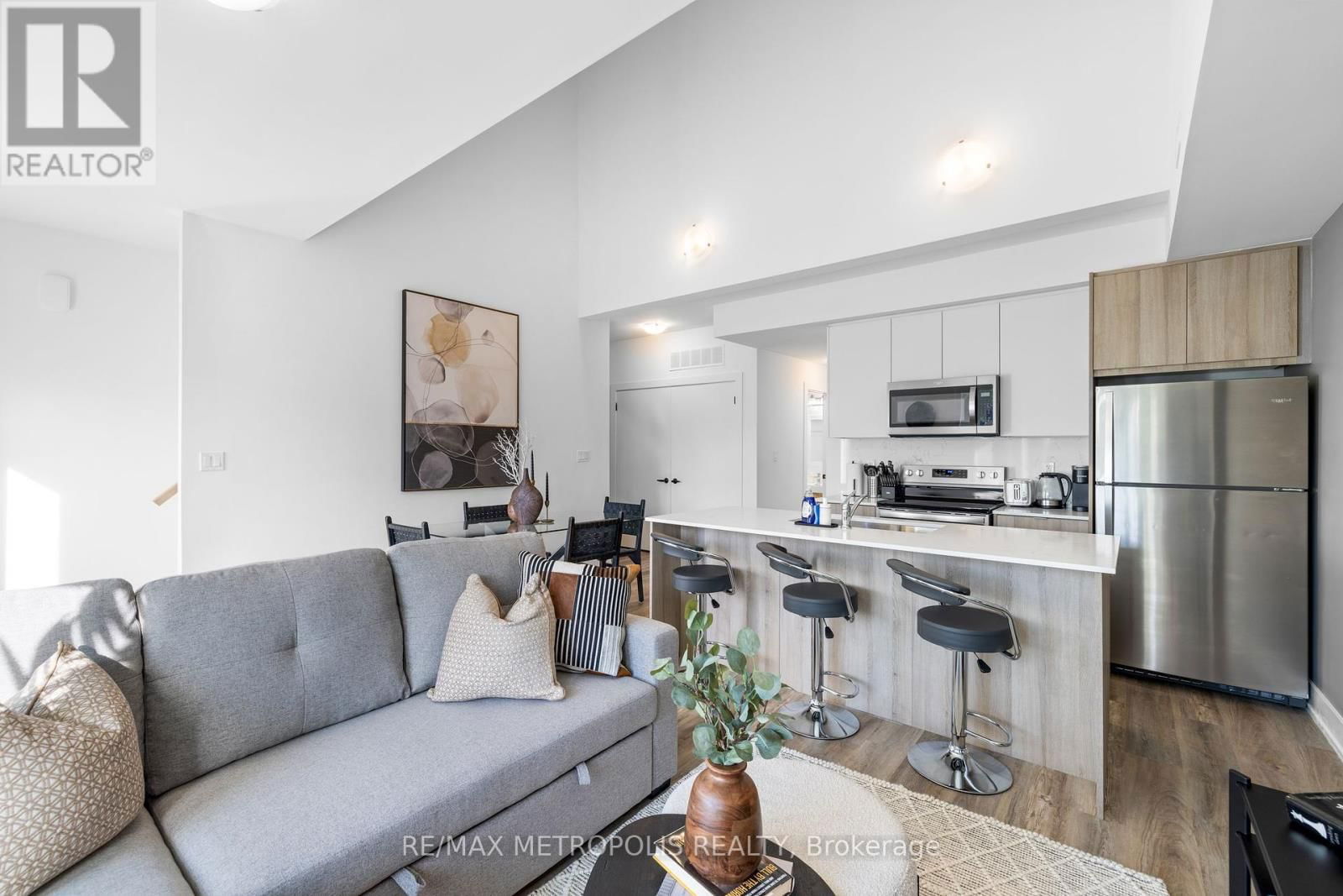 Upper-A - 449 LANSDOWNE AVENUE Image 4