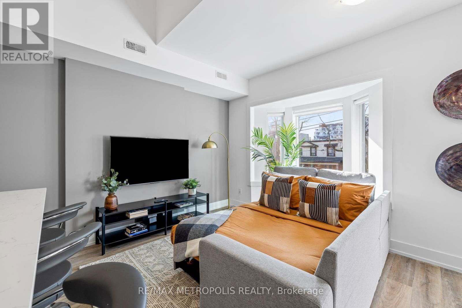 Upper-A - 449 LANSDOWNE AVENUE Image 5