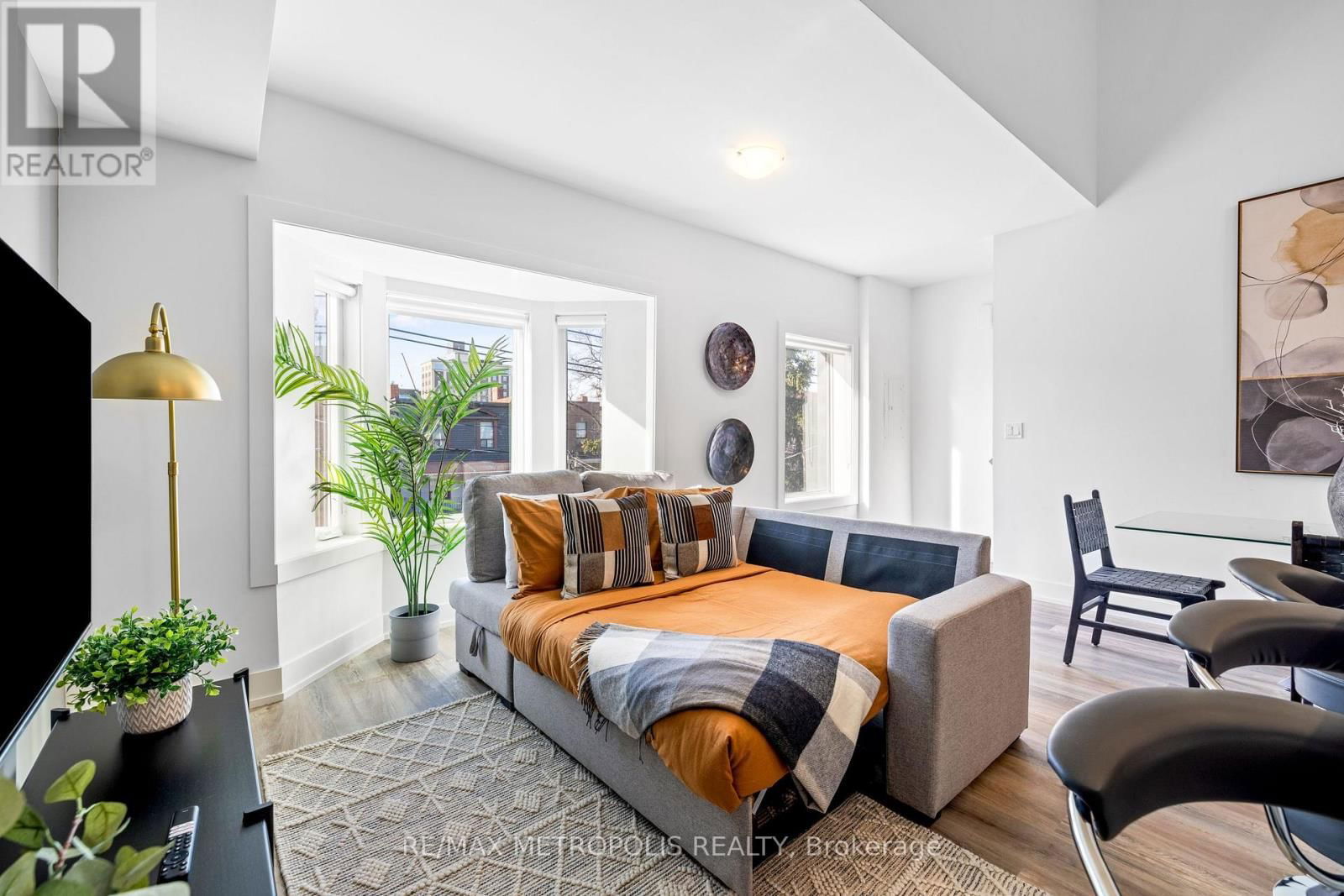 Upper-A - 449 LANSDOWNE AVENUE Image 6