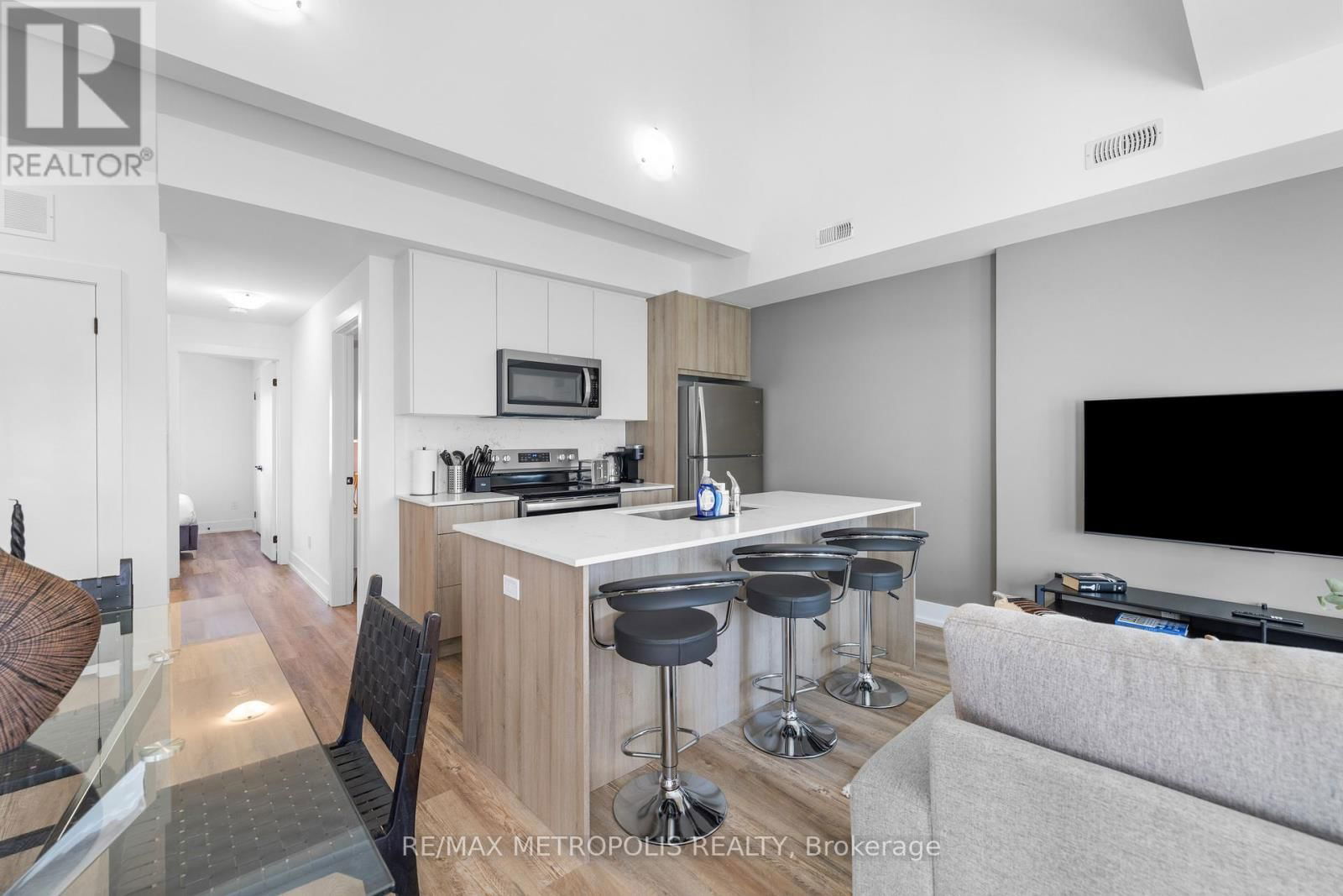 Upper-A - 449 LANSDOWNE AVENUE Image 8