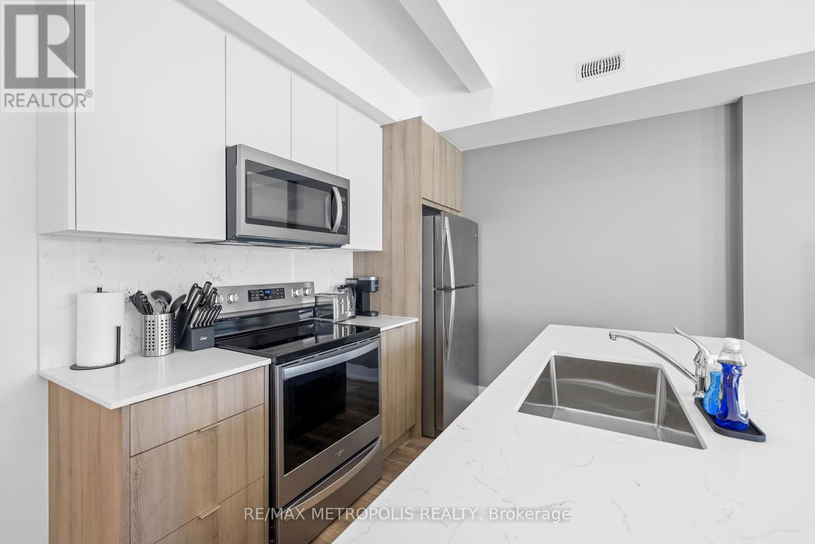 Upper-A - 449 LANSDOWNE AVENUE Image 9