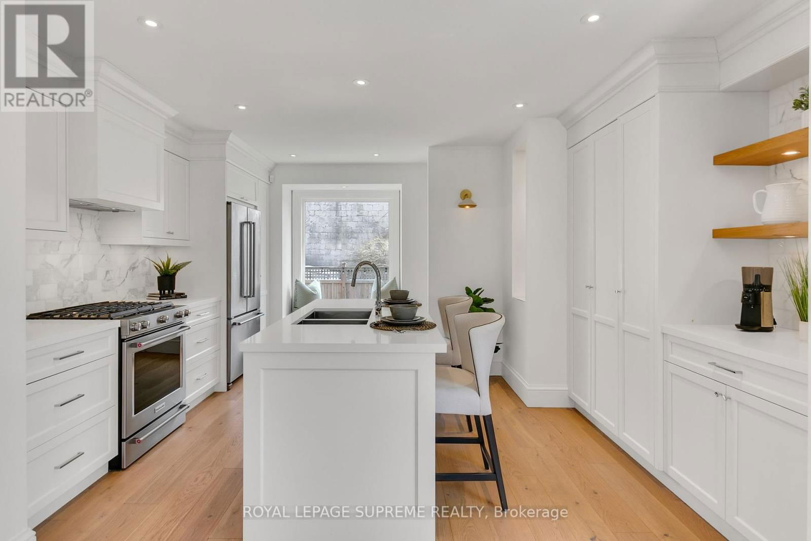 1 MARTIN CRESCENT Image 15