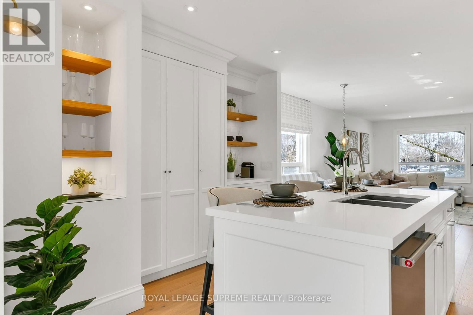 1 MARTIN CRESCENT Image 18