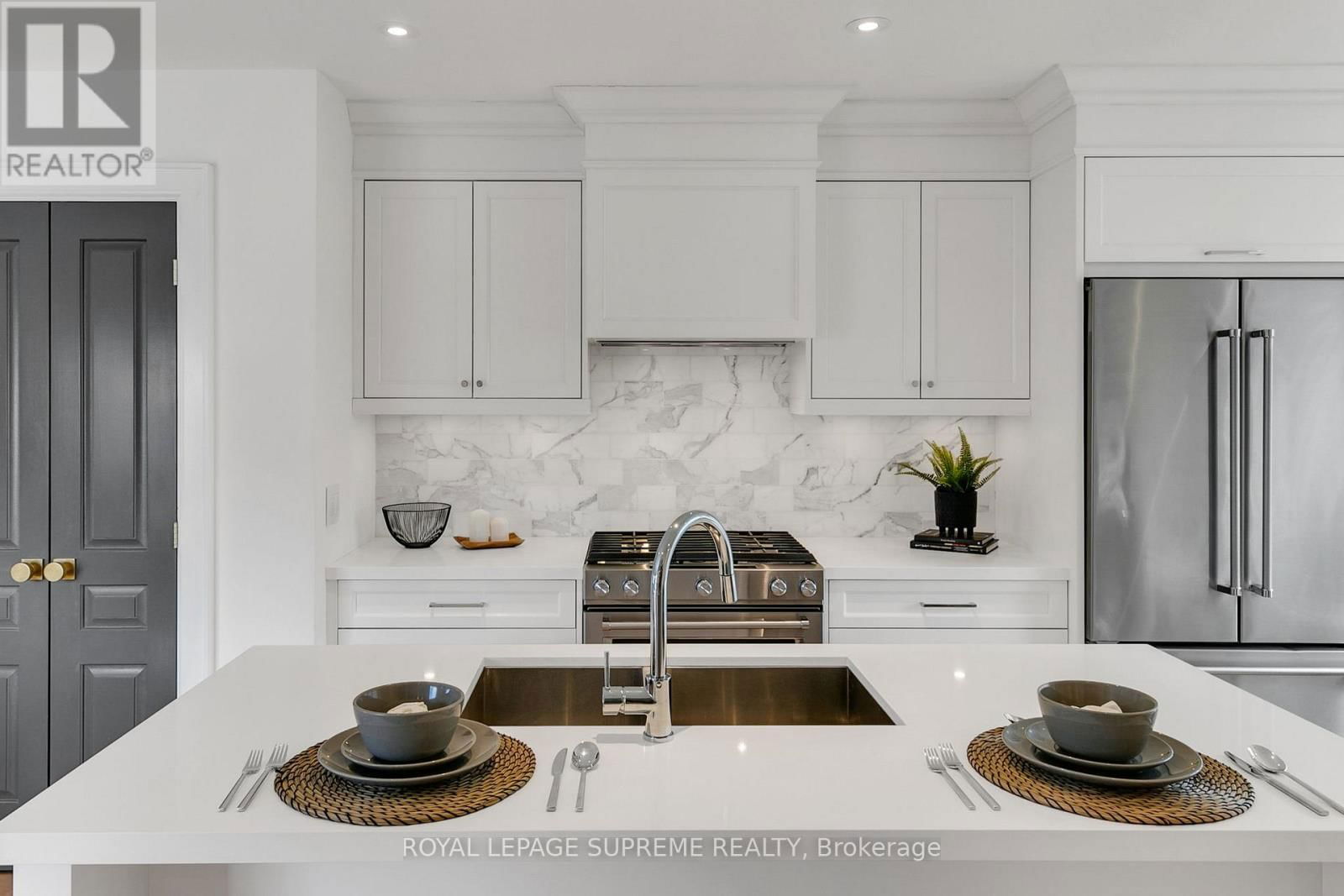 1 MARTIN CRESCENT Image 20