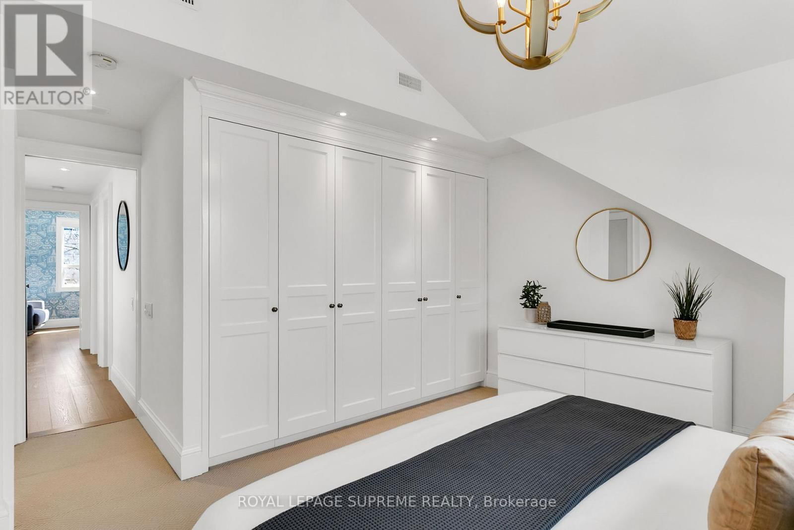 1 MARTIN CRESCENT Image 24