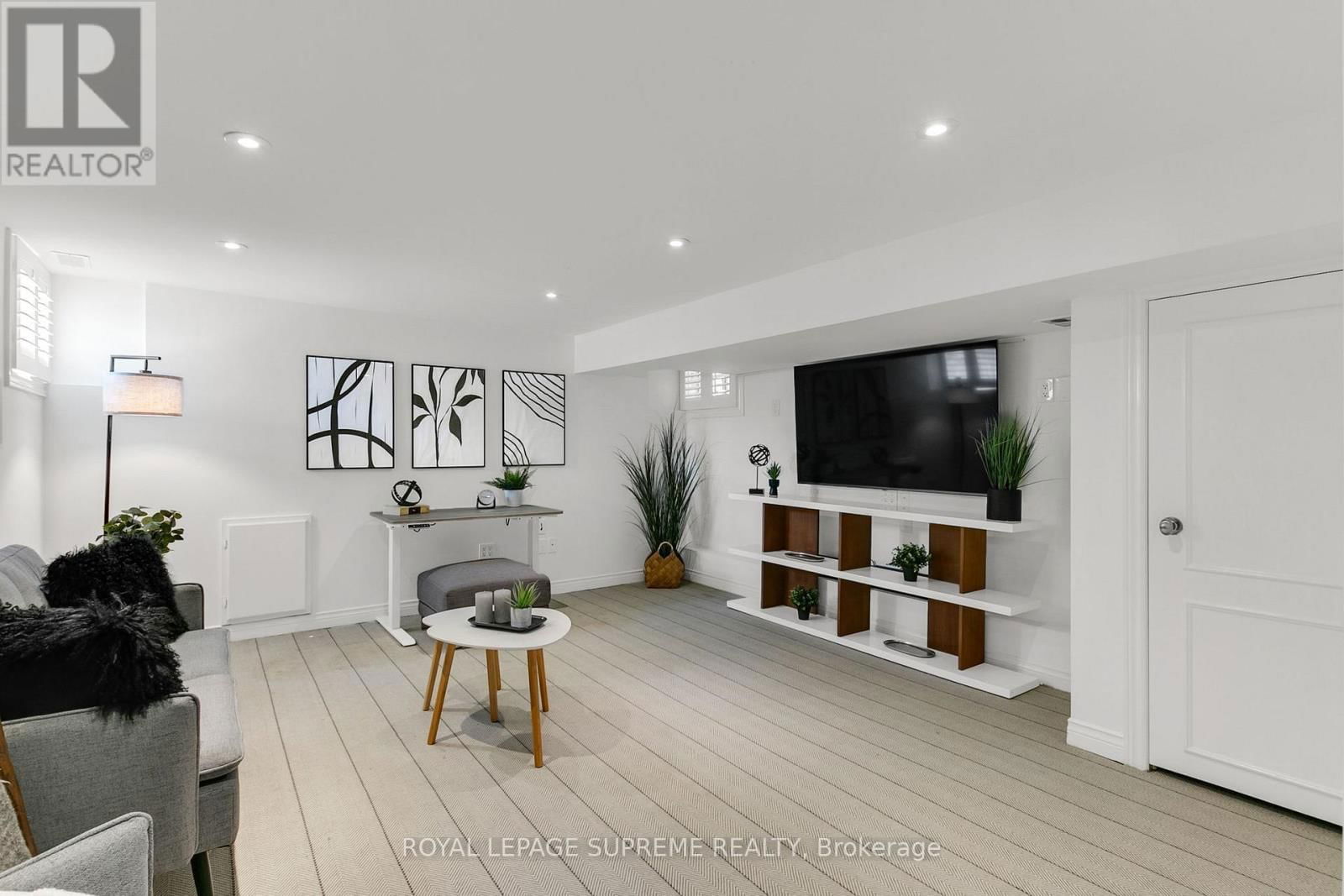 1 MARTIN CRESCENT Image 31