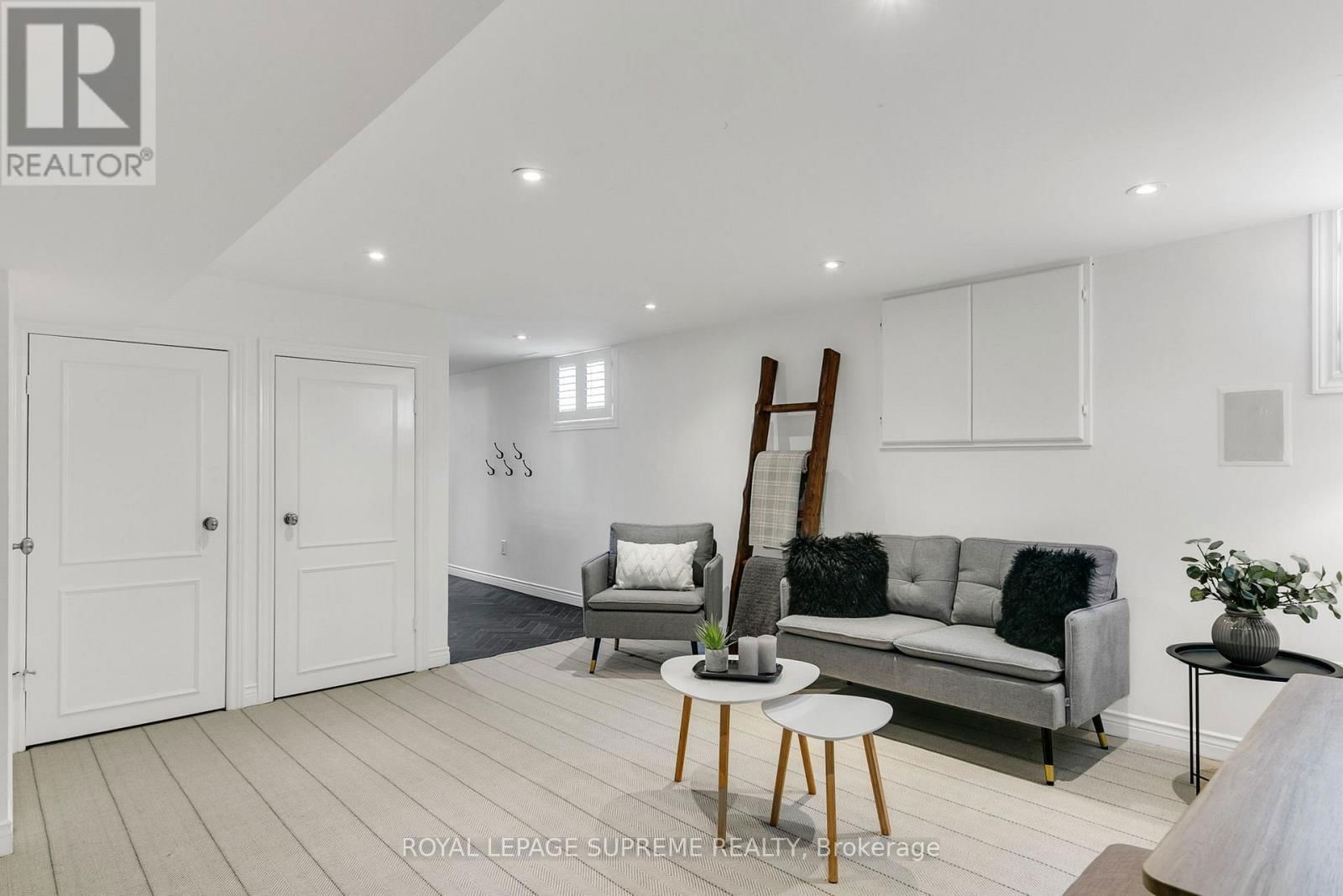 1 MARTIN CRESCENT Image 33