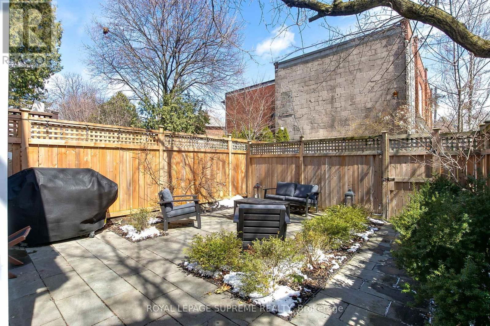 1 MARTIN CRESCENT Image 36