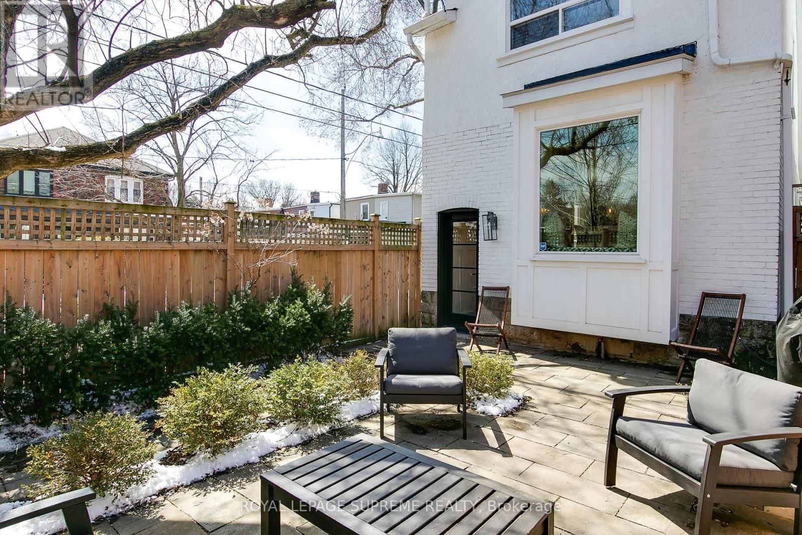 1 MARTIN CRESCENT Image 38