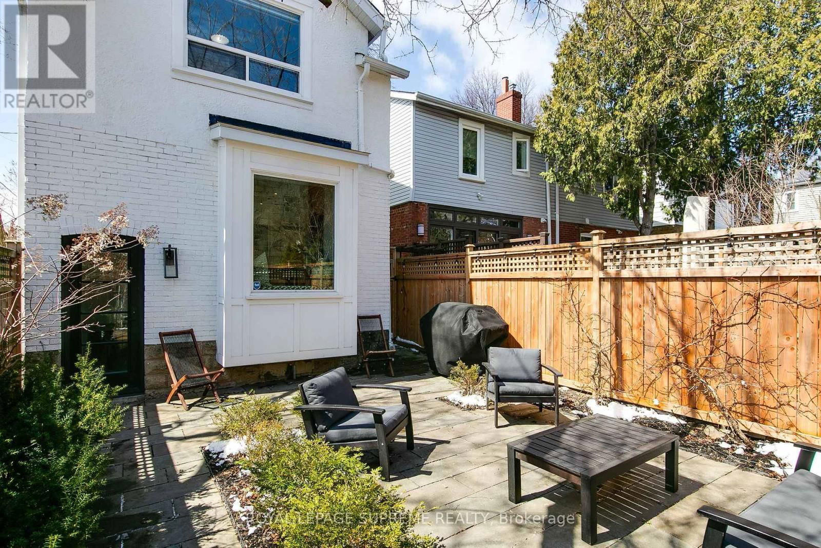 1 MARTIN CRESCENT Image 39