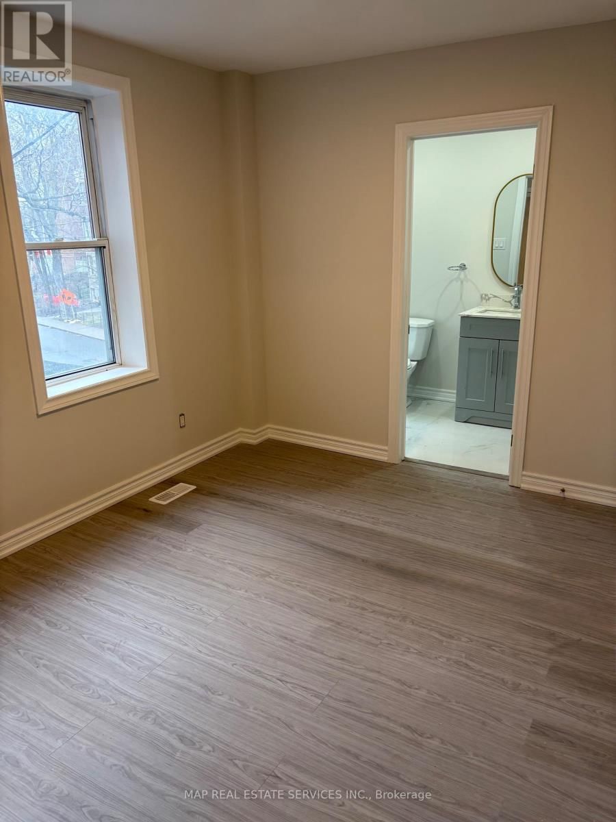 25 HOWARD STREET Image 6