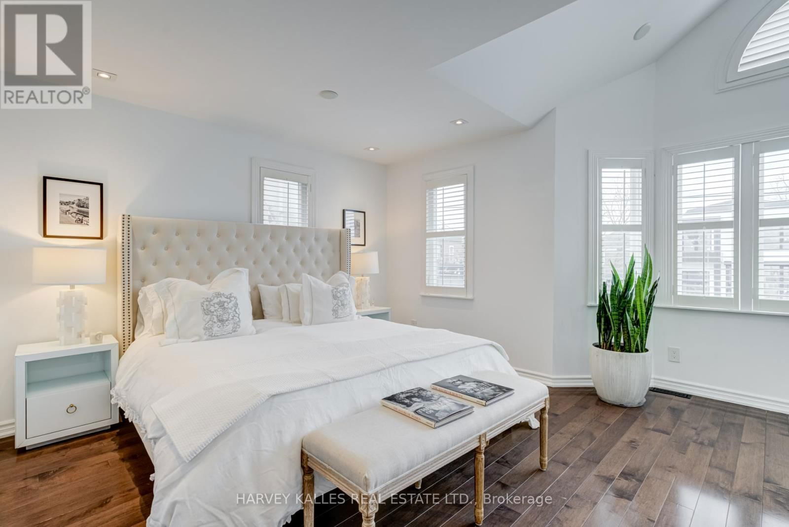 213 BROOKE AVENUE Image 19
