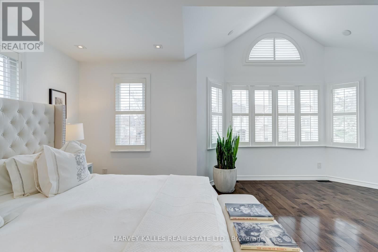 213 BROOKE AVENUE Image 20