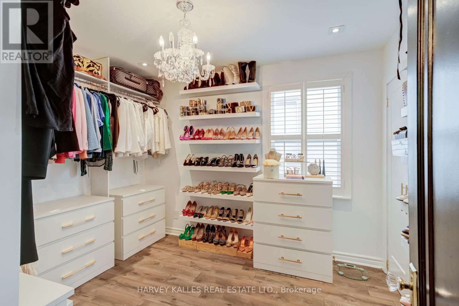 213 BROOKE AVENUE Image 27