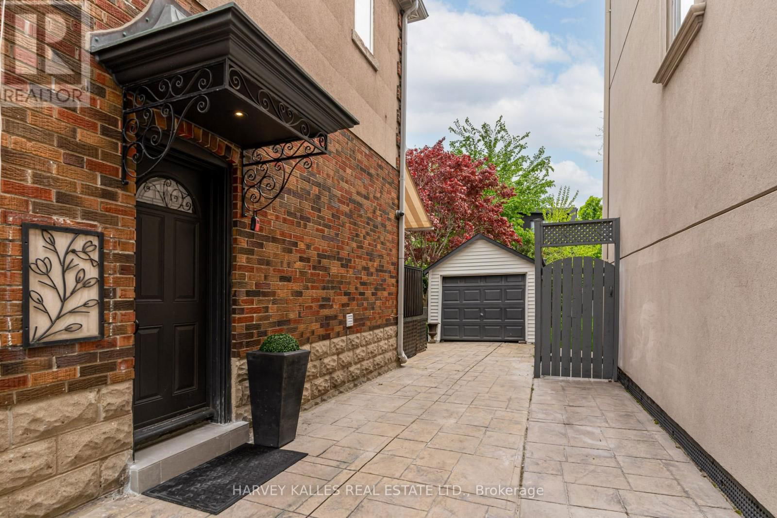 213 BROOKE AVENUE Image 4