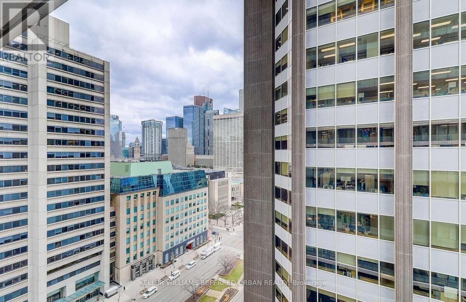 1606 - 426 UNIVERSITY AVENUE Image 15
