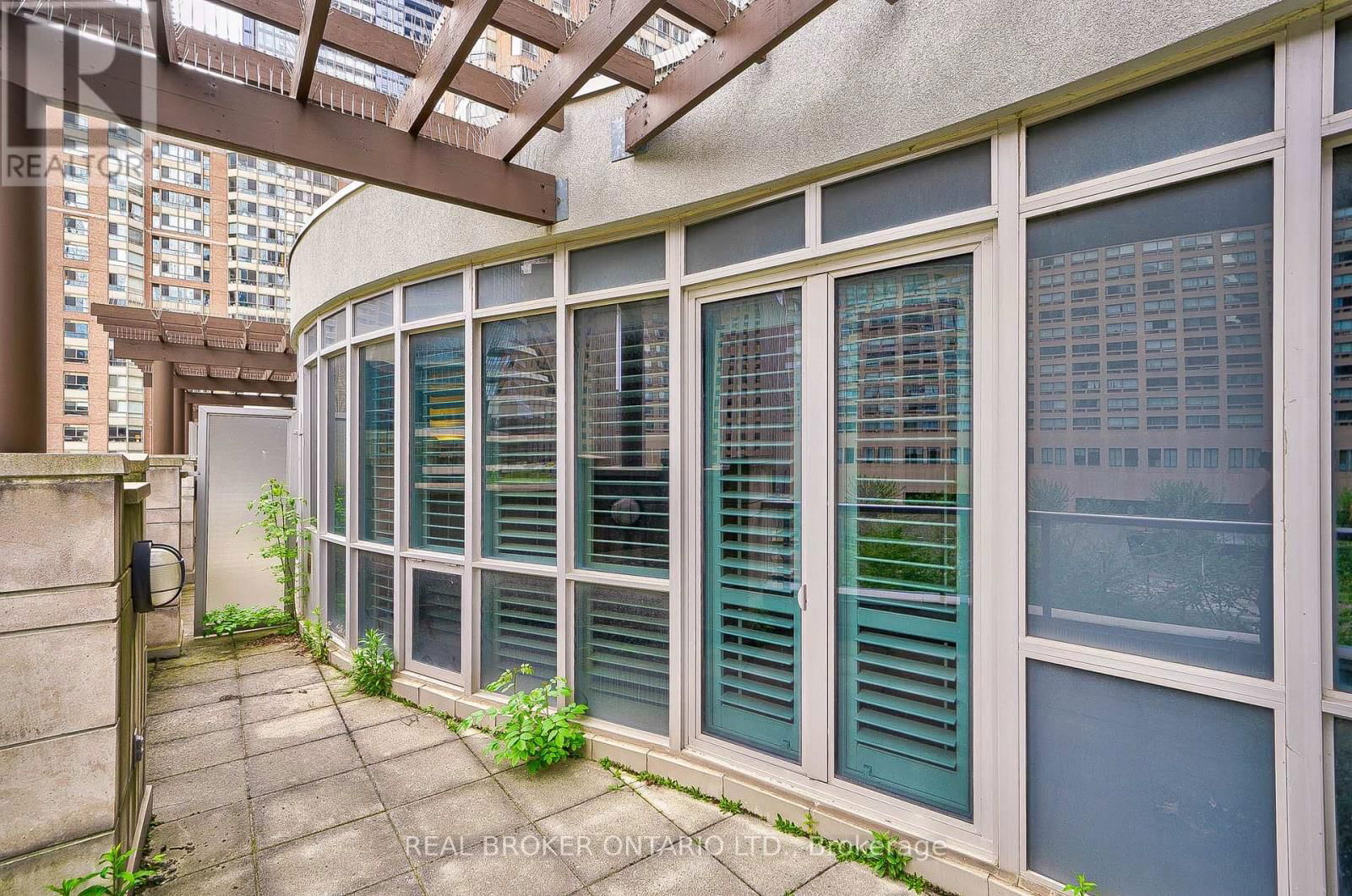 TH08 - 761 BAY STREET Image 36