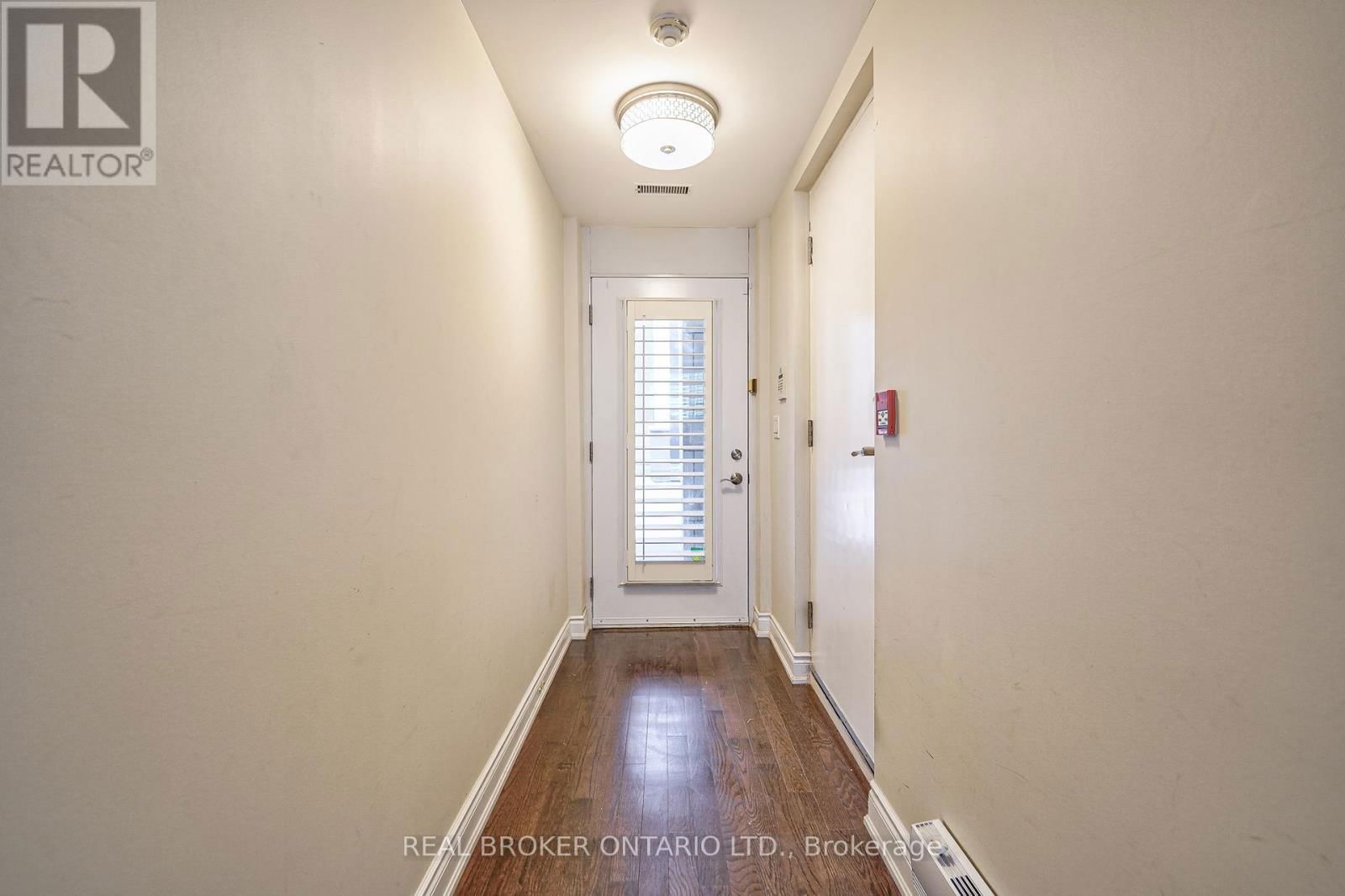 TH08 - 761 BAY STREET Image 6