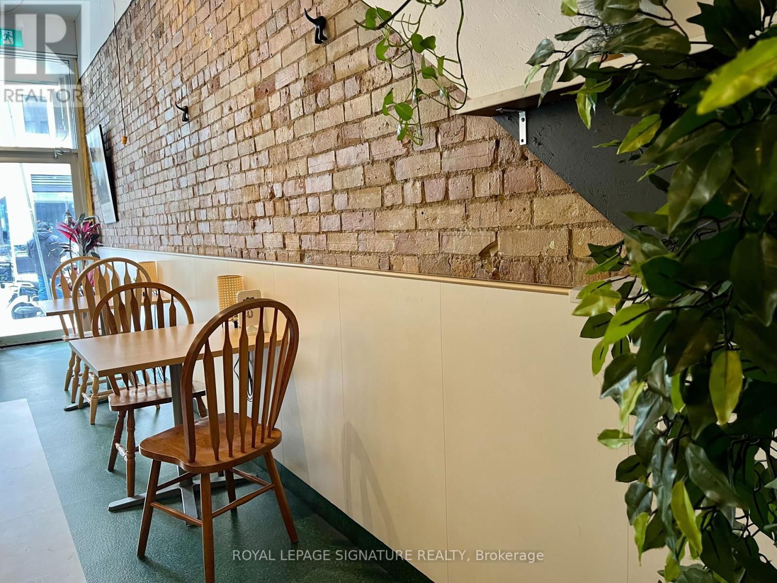 687 YONGE STREET Image 3