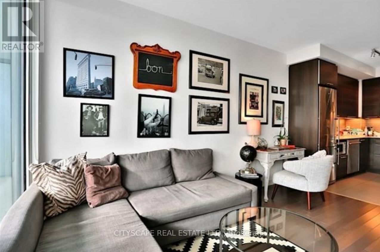 2112 - 1 MARKET STREET Image 12