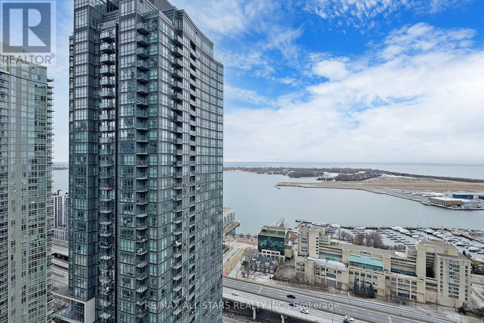 4211 - 15 FORT YORK BOULEVARD Image 1