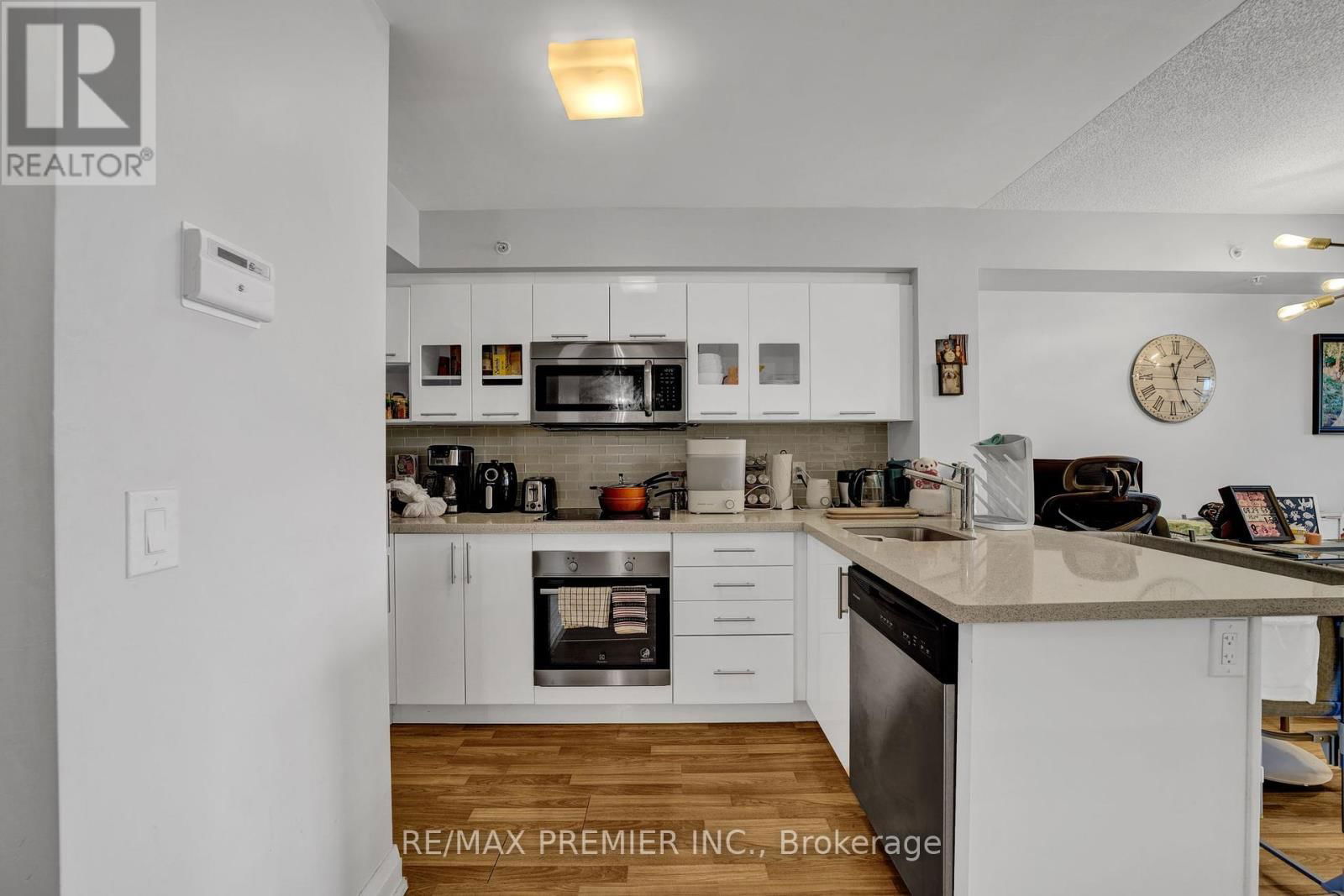513 - 555 WILSON AVENUE Image 4