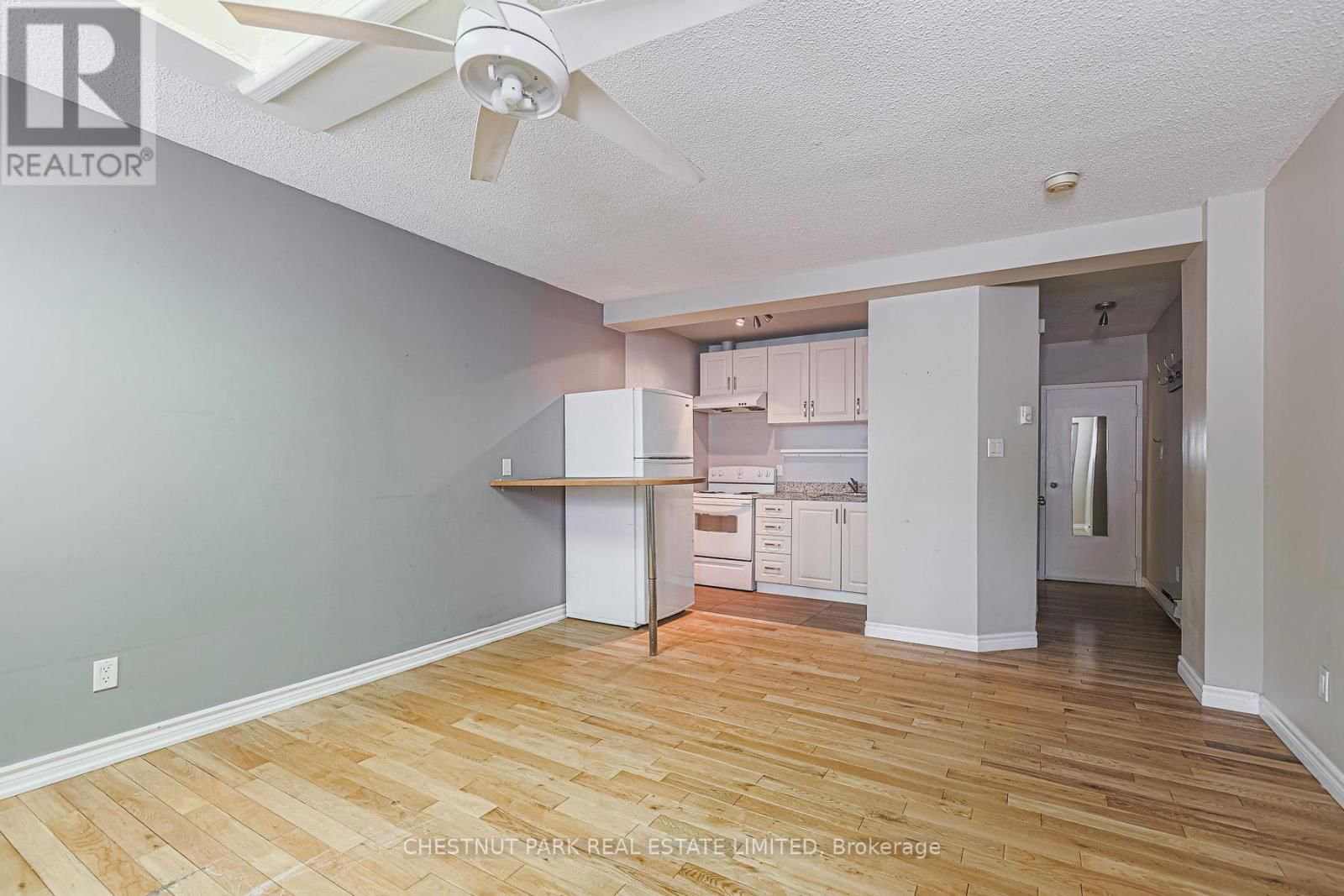 #2 - 650A QUEEN STREET WEST Image 11