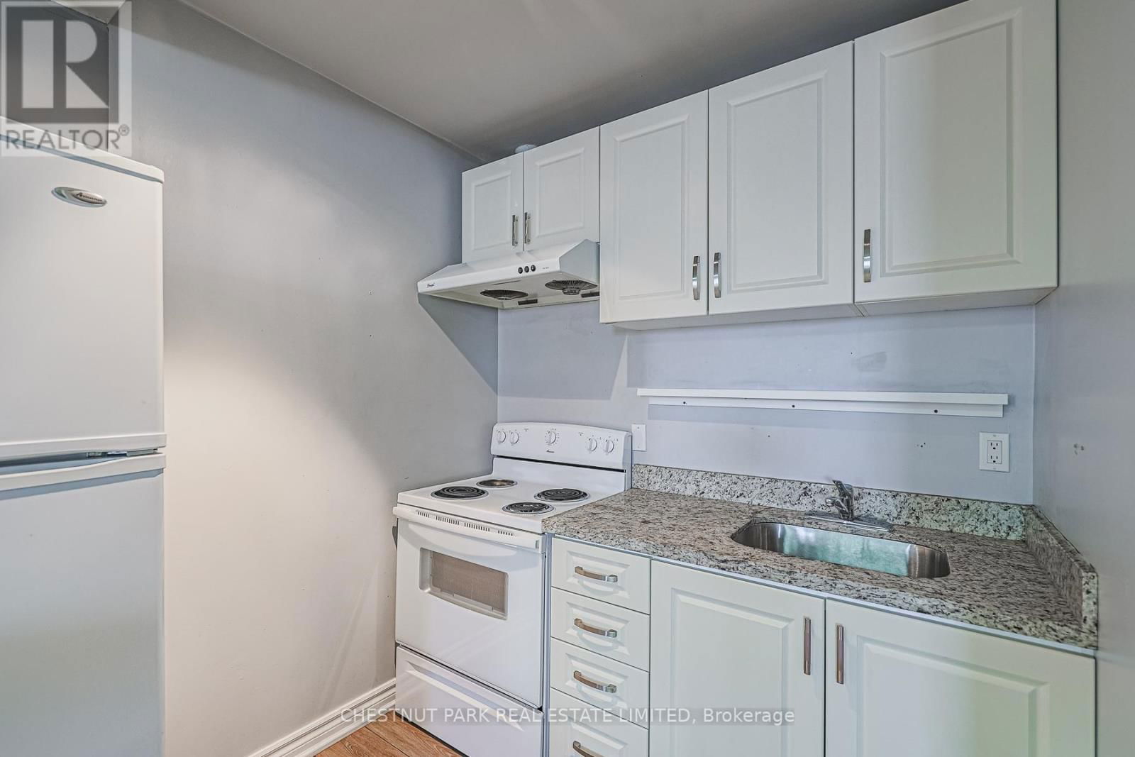 #2 - 650A QUEEN STREET WEST Image 15
