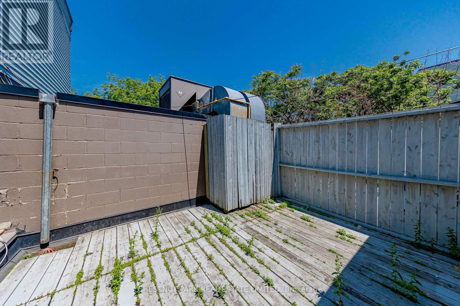 #2 - 650A QUEEN STREET WEST Image 17