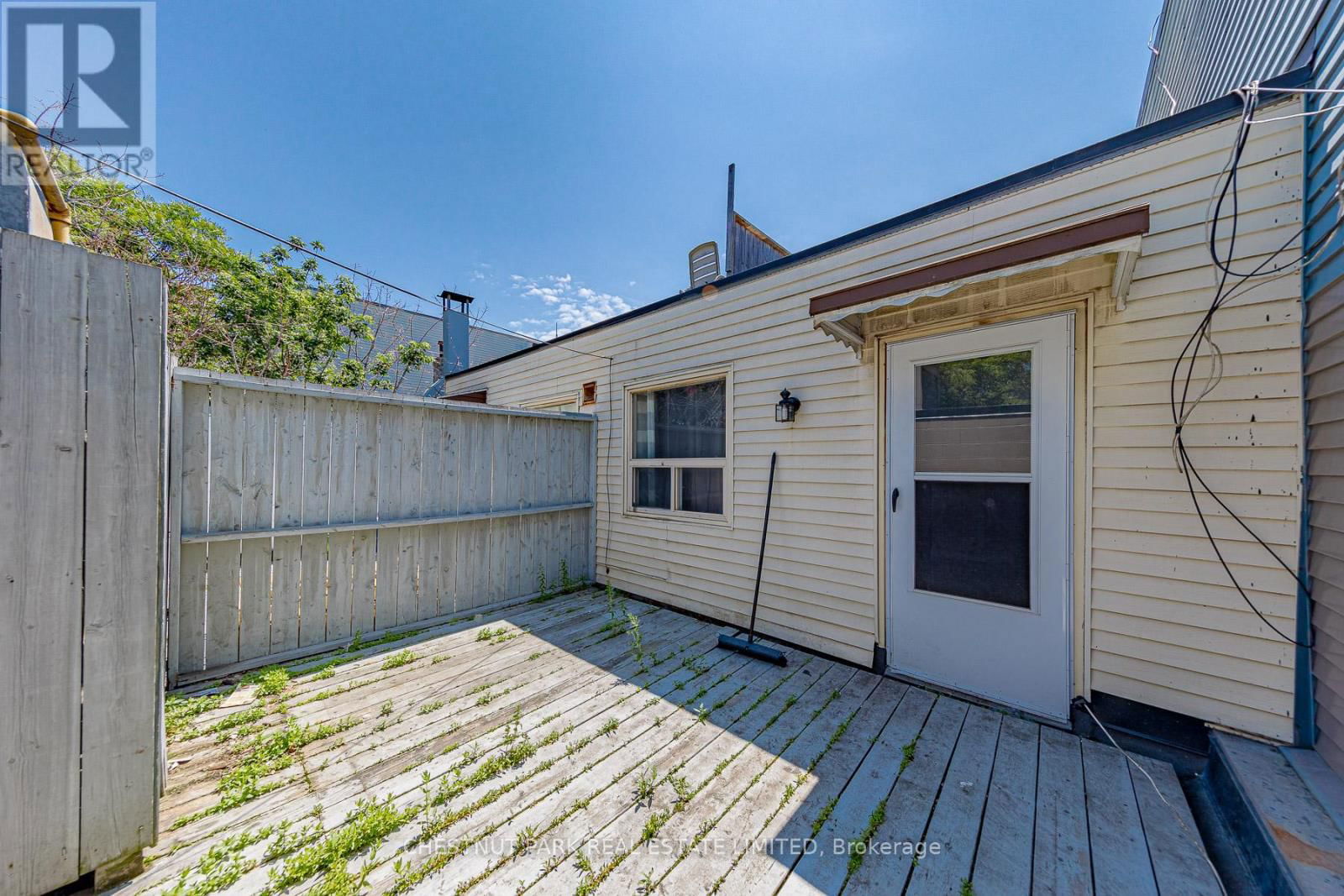 #2 - 650A QUEEN STREET WEST Image 19
