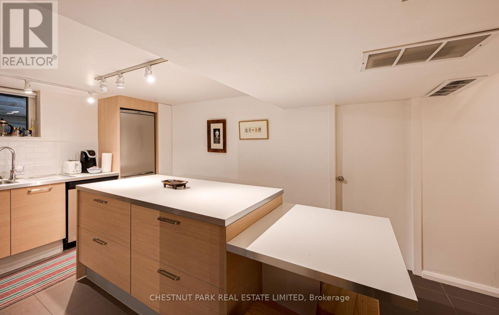 Lower - 76 CRAWFORD STREET Image 14