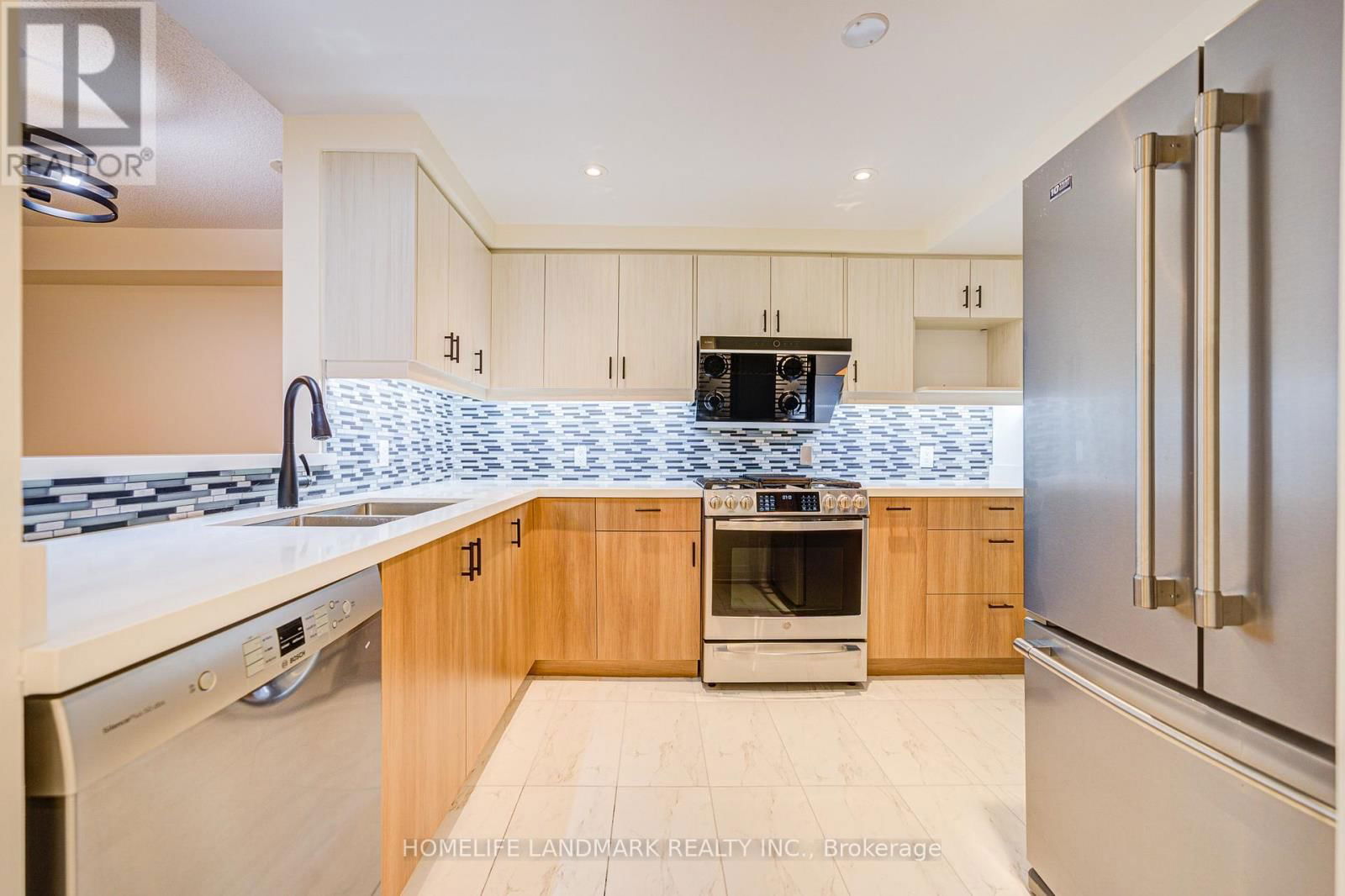 1215 - 28 SOMMERSET WAY Image 12