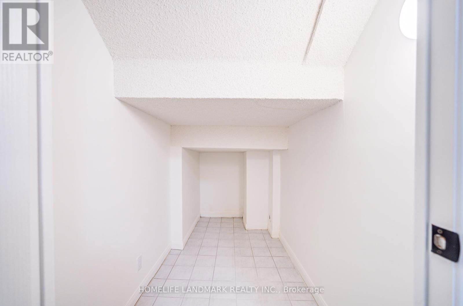 1215 - 28 SOMMERSET WAY Image 19