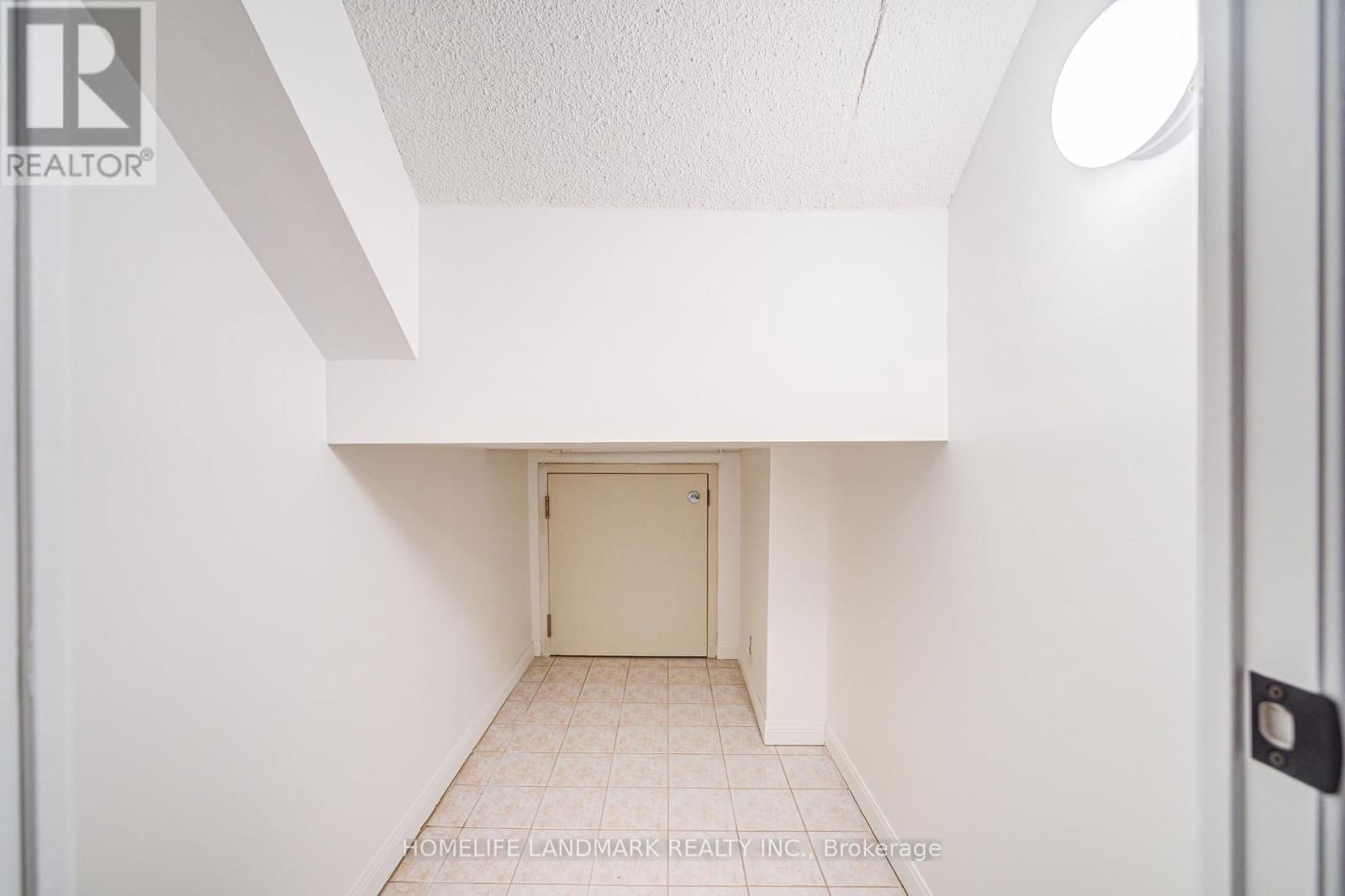 1215 - 28 SOMMERSET WAY Image 29