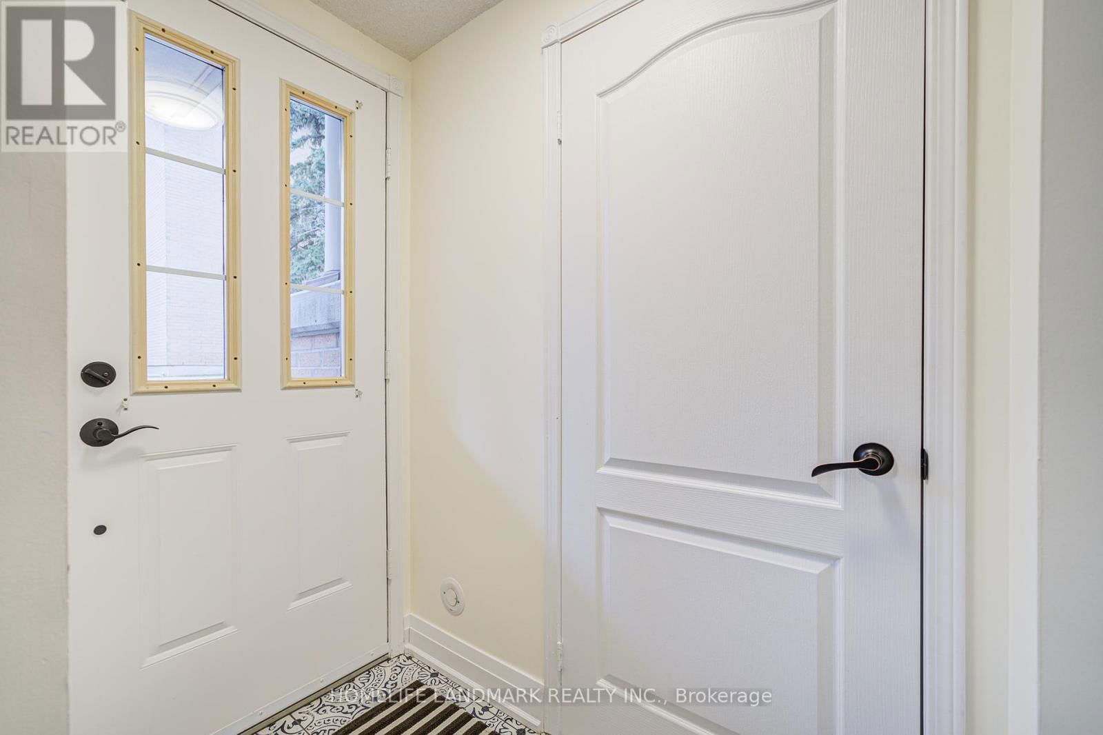 1215 - 28 SOMMERSET WAY Image 3