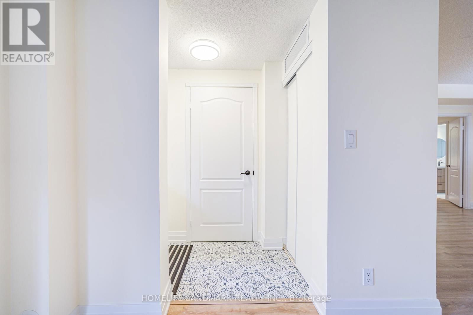 1215 - 28 SOMMERSET WAY Image 4