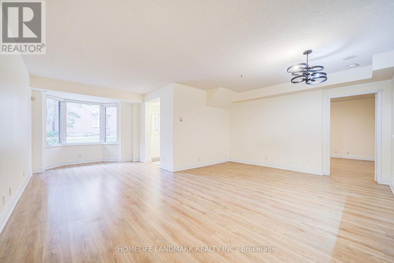 1215 - 28 SOMMERSET WAY Image 7