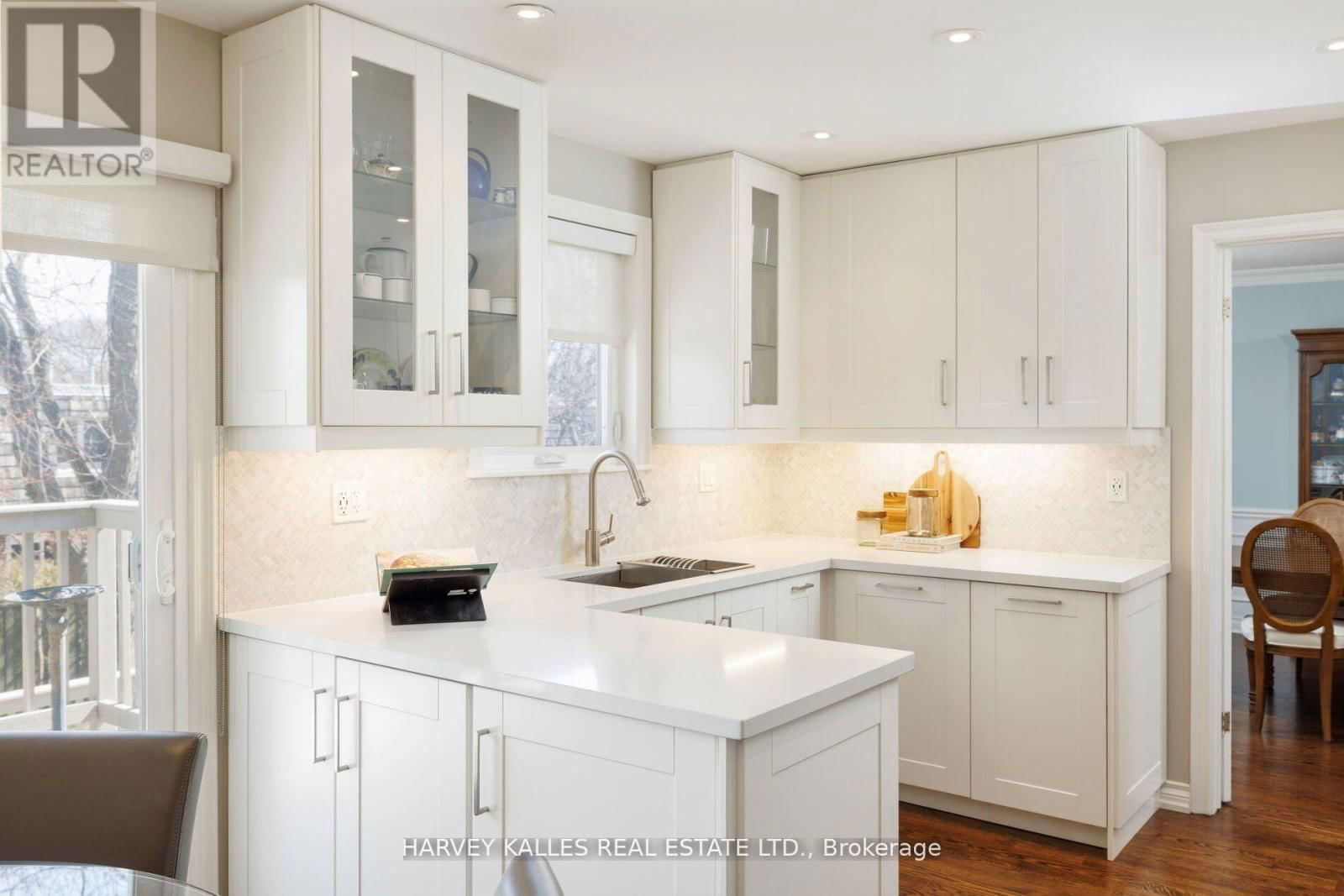 124 ABBEYWOOD TRAIL Image 11