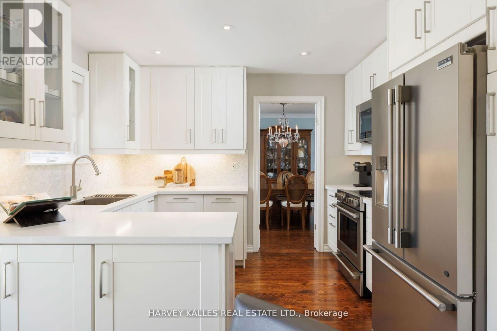 124 ABBEYWOOD TRAIL Image 12