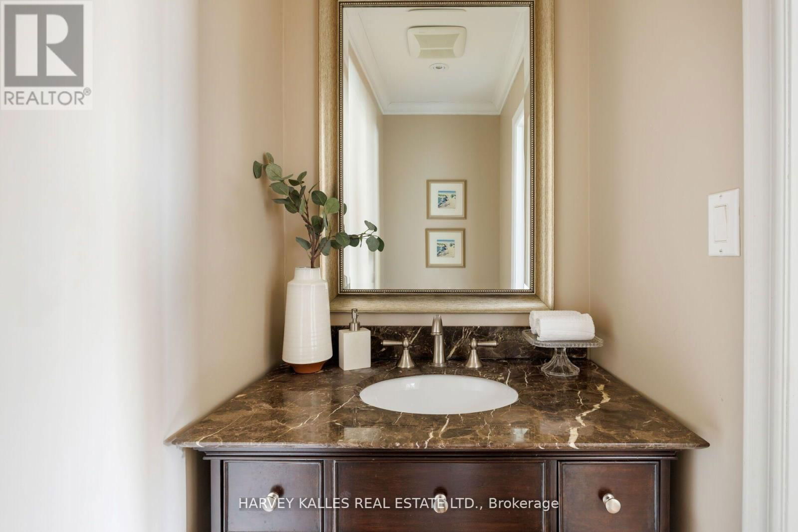 124 ABBEYWOOD TRAIL Image 20