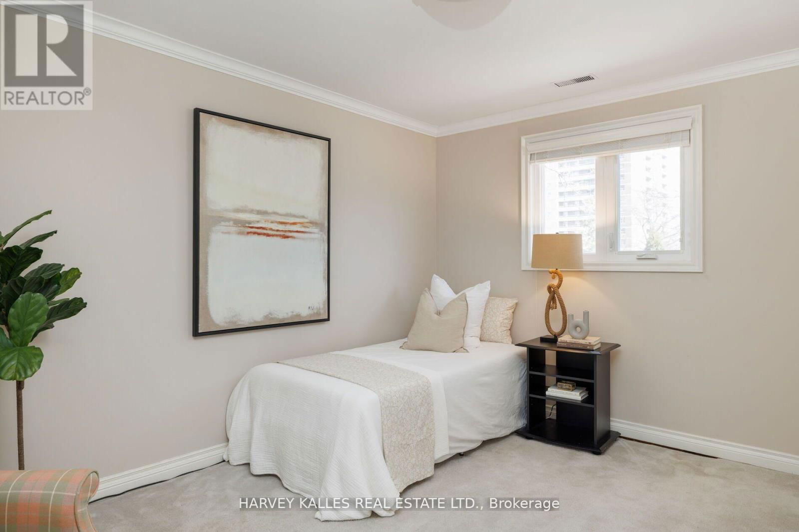 124 ABBEYWOOD TRAIL Image 29