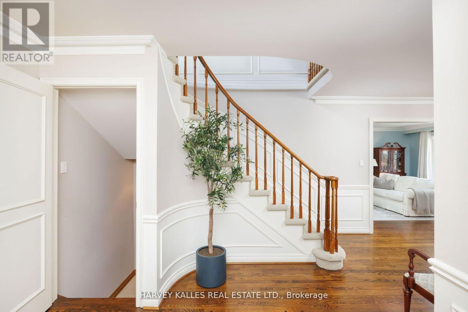124 ABBEYWOOD TRAIL Image 32